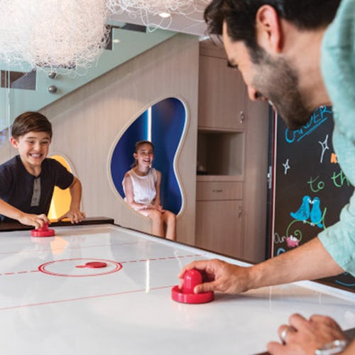 Ultimate Family Suite ombord på Royal Caribbeans fartyg Symphony of the Seas.