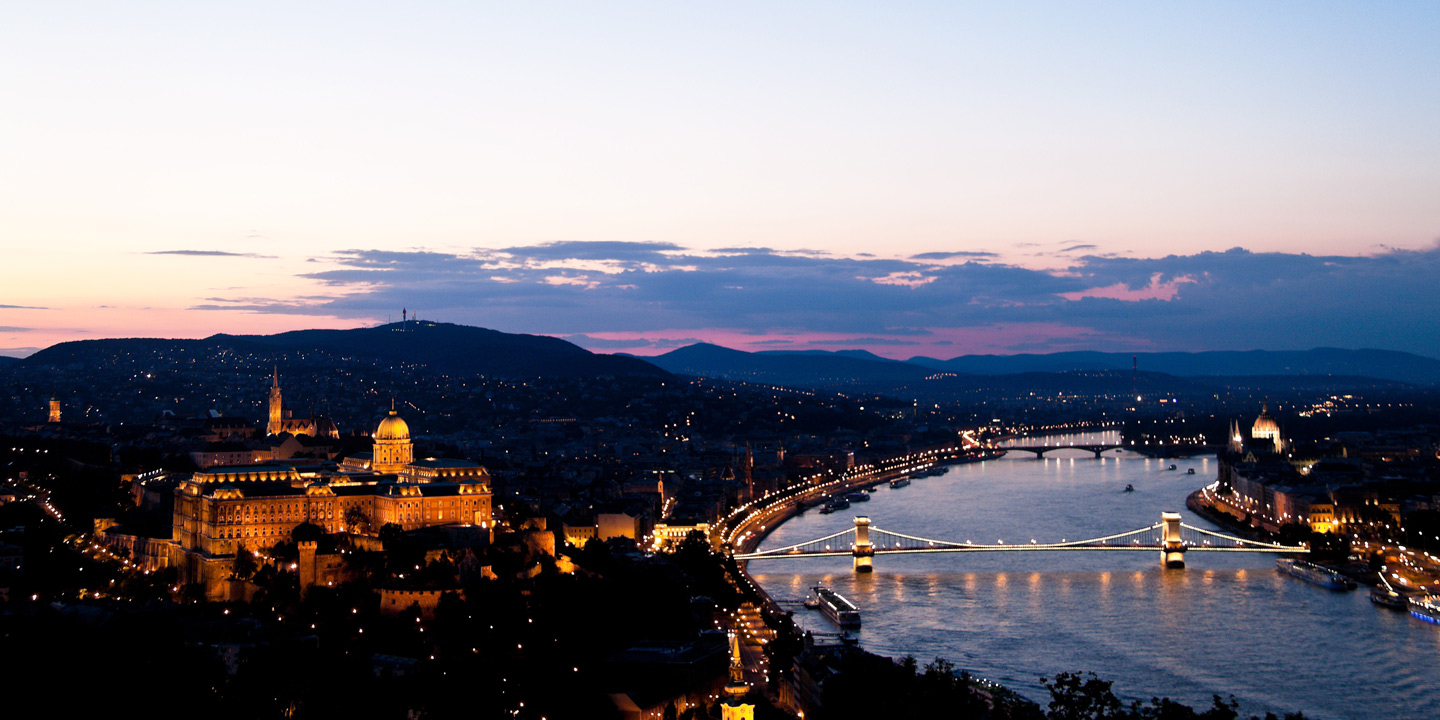 Nattvy över Budapest, Ungern.